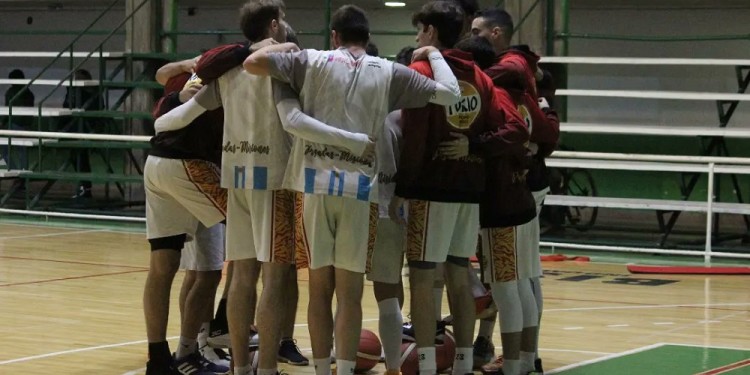 TODOS UNIDOS. Tokio levantó un partido complicado en Entre Ríos y quedó a un paso de avanzar a cuartos.