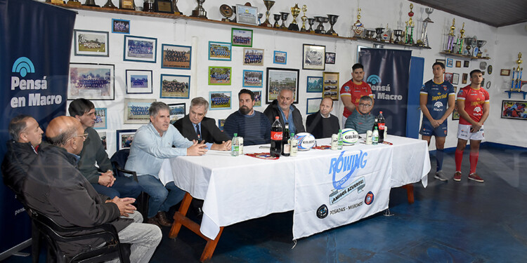 EN CONFERENCIA. Dirigentes del club y representantes de las firmas comerciales estuvieron en la presentación.