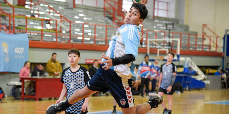 SALTÓ DE CATEGORÍA. Los chicos misioneros consiguieron el ascenso a la A.