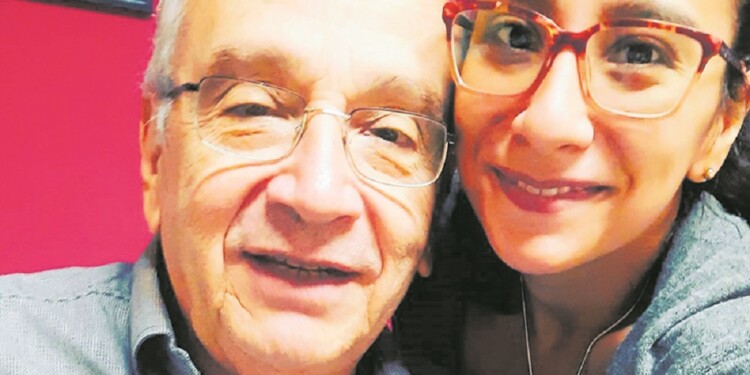 DESDE ELDORADO. Antonio Ortiz junto a una de sus hijas.