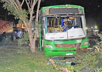 Son ocho los heridos en la colisión de un colectivo del Grupo Z contra un árbol