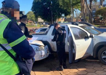 Mujer despistó con su camioneta y colisionó con otros dos vehículos