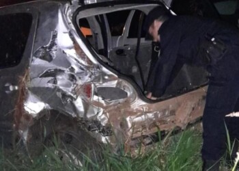 Hallan auto abandonado con 735 gruesas de cigarrillos de contrabando