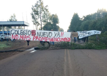 Hace trece años dan clases en un espacio dividido con machimbres