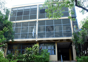 Director fue separado del cargo por hostigamiento y no rendir fondos