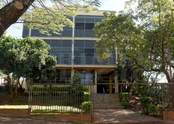 Director fue separado del cargo por hostigamiento y no rendir fondos