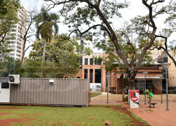 Fin del conflicto: trasladaron el container del Parque Paraguayo