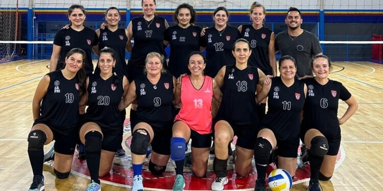 ANFITRIONAS. Las chicas +30 del Club Capri de Posadas representarán a Misiones en este Nacional y serán las abanderadas del certamen.