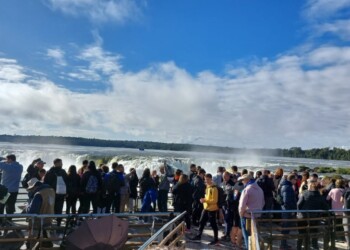 Ingresaron a ver Cataratas 5.475 turistas pero el “pico de visitantes” se espera este domingo