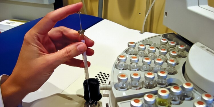 ESPECTRÓMETRO DE MASAS. Cuestan más de 990 mil dólares y se emplean para separar iones dentro de una muestra que posee distinta relación carga/masa.