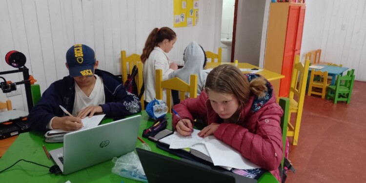 MISIONES. El 95% de las escuelas tienen conexión en administración, el 60% en biblioteca y 54% en laboratorio.