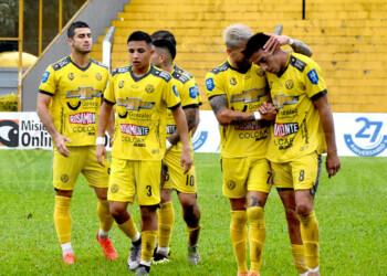 Con el objetivo de salir del fondo, Crucero enfrenta a Sarmiento