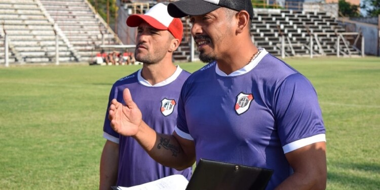 CORTA ESTADÍA EN LA FRANJA. El entrenador multicampeón con Sporting de Santo Pipó solo duro cinco partidos al frente de Guaraní y decidió dar un paso al costado. Los motivos fueron poco claros.