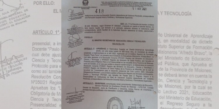 DOCUMENTACIÓN. Aluden que pagaron la diplomatura ya que ésta venía  con número de resolución que reconocía la capacitación