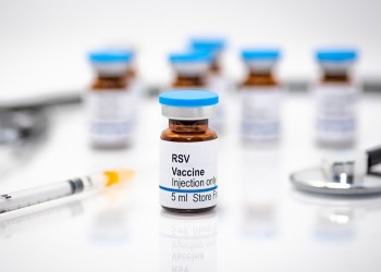 Aprobaron una vacuna contra el virus de la bronquiolitis testeada en Argentina