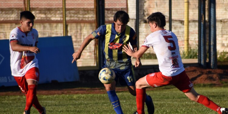 QUIERE ESCAPAR. Mitre buscará la victoria frente al Globito para poder ir sellando su clasificación a cuartos de final.