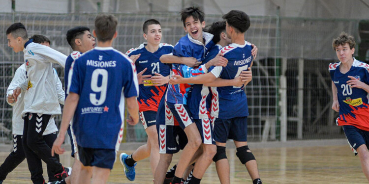 DEJARON TODO. Los varones misioneros jugaron un gran final ante Chubut, pero no les alcanzó para ganar la copa.