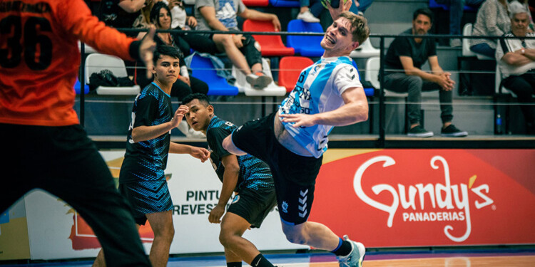 EL ABANDERADO. Ezequiel tendrá el orgullo de portar la bandera misionera en el campeonato Mundial Junior.