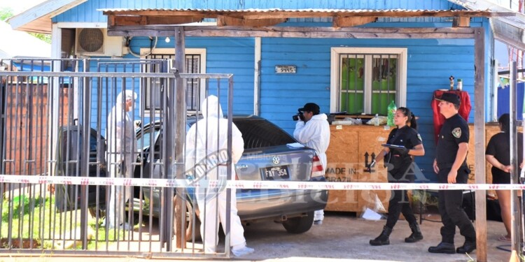 ESCENA. Adentro del VW Bora fue hallada Jésica Galeano con un disparo en la cabeza.