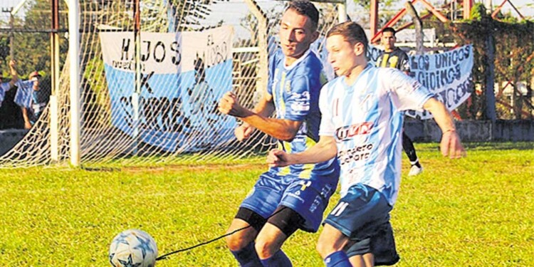 EN ACCIÓN. El Lobo jardinense comienza a definir la serie ante Atlético Garuhapé.