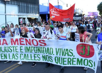 Una multitud marchó en Posadas al grito de “Ni una menos”