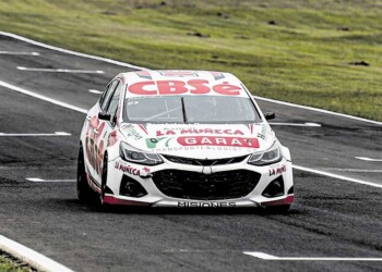 Se va calentando la pista