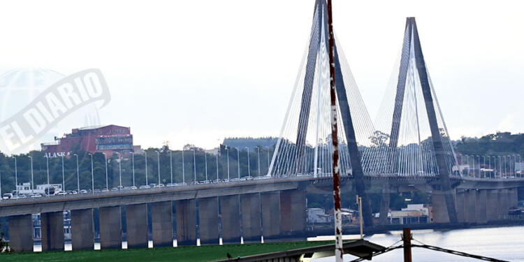 SEGURIDAD. Los estudios de la infraestructura recomendaron evitar la carga sobre el puente internacional.
Imagen ilustrativa (Archivo)