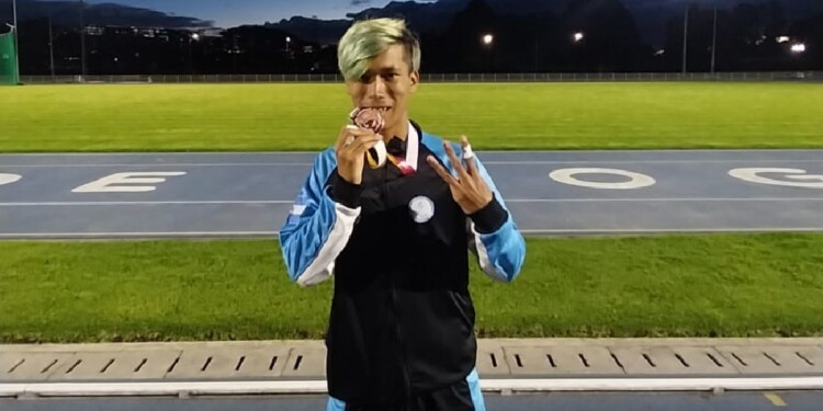 ALEGRÍA MISIONERA. Maximiliano López culminó en tercer lugar en los 200 metros y se llevó la medalla de bronce en Colombia.