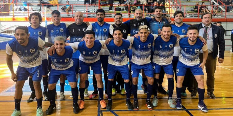 BUEN ARRANQUE. Los plásticos despacharon ayer al team chubutense sin complicaciones. Hoy se viene La Reserva. (Foto gentileza Plastimi Futsal ).