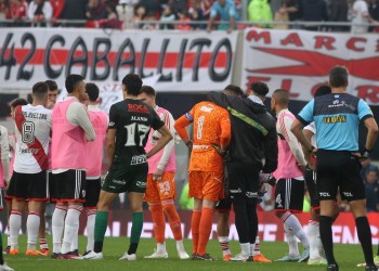 Se suspendió el partido de River porque murió un hincha al caer de una tribuna