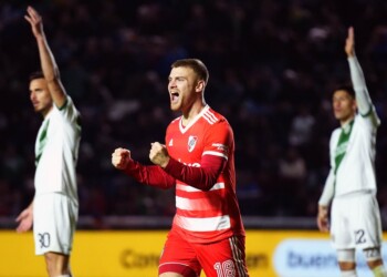 River goleó y volvió a afirmarse en la cima