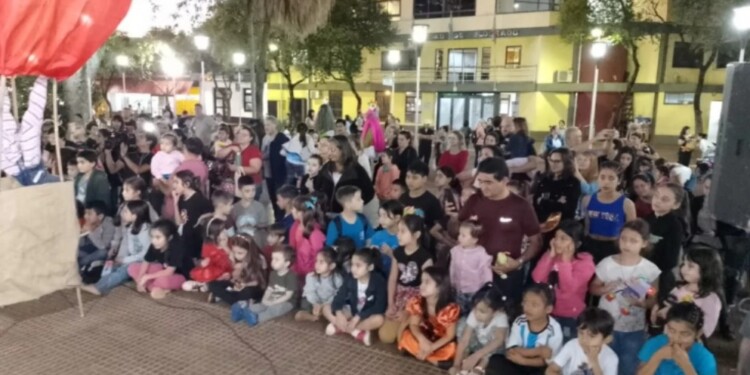 A PURA FIESTA. Trabajadores de las artes se congregan en Eldorado para disfrute de todas las familias. /Gentileza Norte Misionero Canal 9