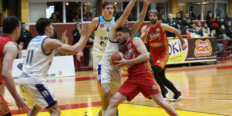 GRAN VICTORIA. El equipo posadeño viene de dar vuelta un complicado partido ante Santa Paula de Gálvez. (Foto Prensa Tokio).