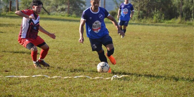 EN ACCIÓN. En Capioví arranca esta noche la décima fecha del torneo Apertura.