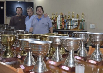 Los médicos cuelgan la chaquetilla y salen a pescar