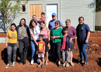 Los hermanitos de Iguazú recibieron su nueva vivienda