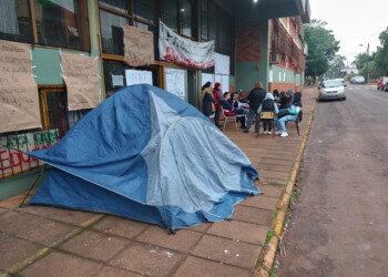 Por falta de porteros, tomaron la Escuela Normal 2 de Montecarlo