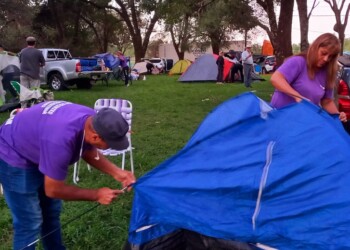 Desalojados por la policía, docentes del FTEL cortaron la ruta 14 y dormirán en la rotonda de San José