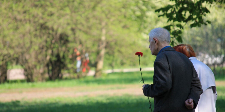 ESTEREOTIPOS. Al pensar en adultos mayores aparecen imágenes o conceptos que no van con el comportamiento de todas las personas con más de 60 años. Muchos se mantienen en actividad laboral y con buena salud.