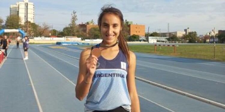 FELICIDAD. Danna muestra su presea y ratificó su gran momento deportivo.