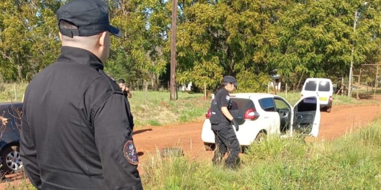 HALLAZGO. El auto fue recuperado en buen estado y con las pertenencias de la víctima.