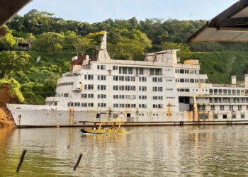A 10 años del casino flotante de “Balero” Torres devenido en barco fantasma