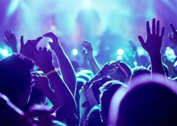 Cientos de jóvenes entregaron sus currículums para trabajar en Ummita