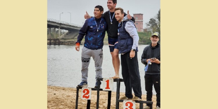 FELICIDAD. El "Tanque" Damián Cardozo corrió muy fuerte y se colgó la medalla de bronce.