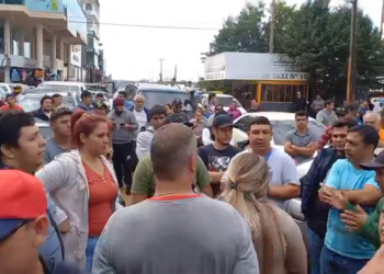 Encarnacenos cierran el paso sobre el puente Roque Gonzalez