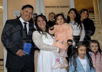 Tras 10 años juntos, se casaron justo este martes 13