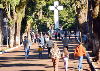 Día del Padre: el cementerio La Piedad de Posadas recibió a más de 4 mil personas