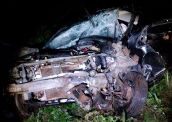 Heridos tras un choque frontal entre una camioneta y un auto