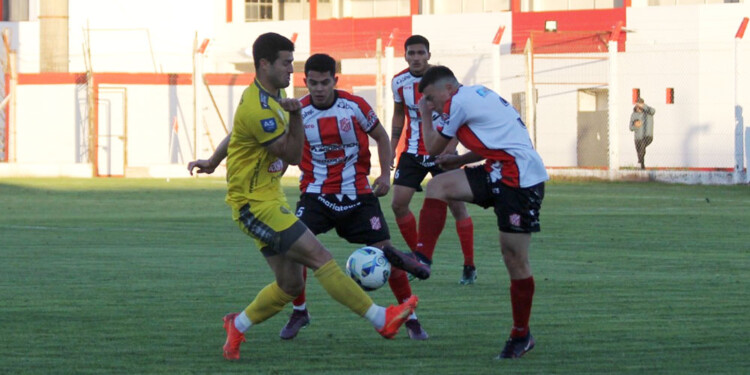 DERROTA QUE DUELE. Crucero perdió un duelo directo con uno de los últimos de la zona. Fotos: Gentileza Romina Devalle (Prensa 9 de Julio).