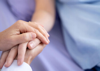 Reglamentaron la ley de cuidados paliativos para pacientes y acompañamiento a familiares